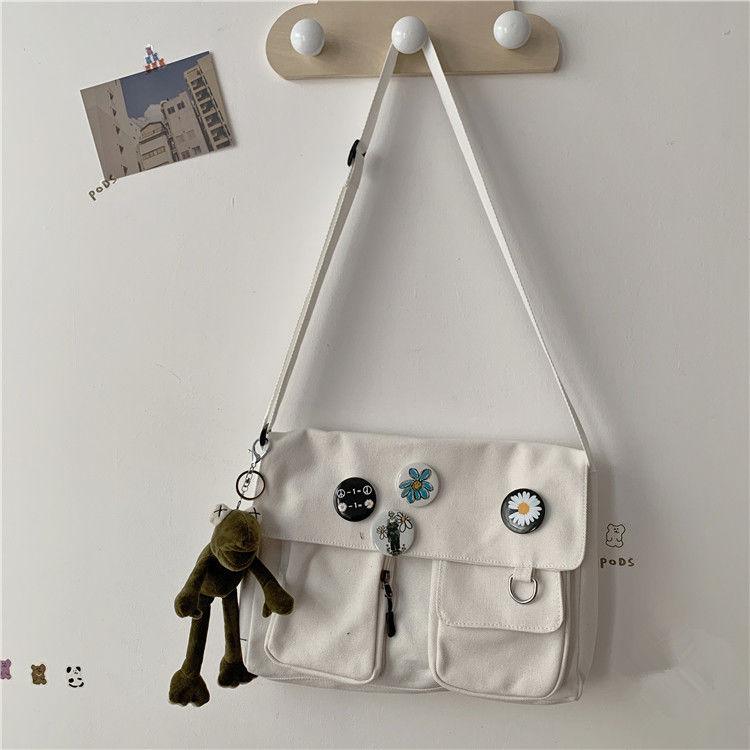 Bolsa Feminina Transversal Basic Flower + Brinde Fofo BS-FM02 LojasStonks Margaridas Brancas + Sapo 